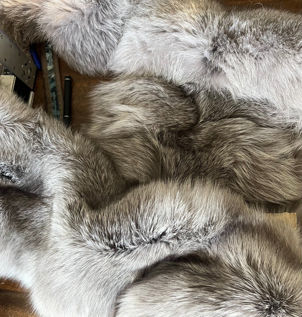 LIMITED EDITION Mitts- sapphire frost fox fur – Wild Prairie Designs